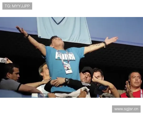 球迷唱马拉多纳之歌我倍感荣幸