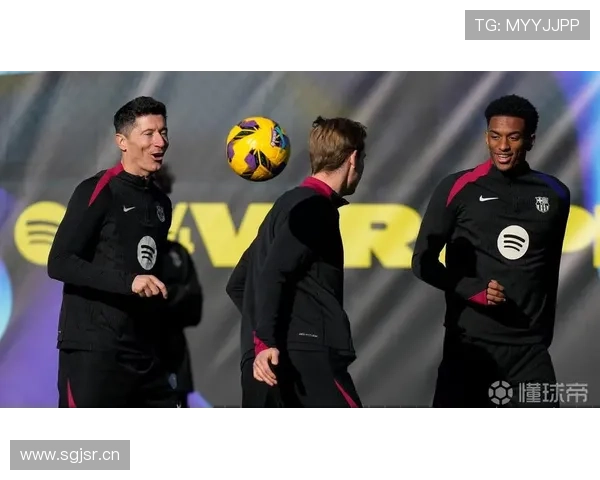 莱万佩戴防护面具恢复训练 或迎战毕尔巴鄂